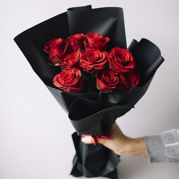 Red Retro Bouquet Red Retro Bouquet - Red roses for valentine's Delivery to India | Juneflowers.com